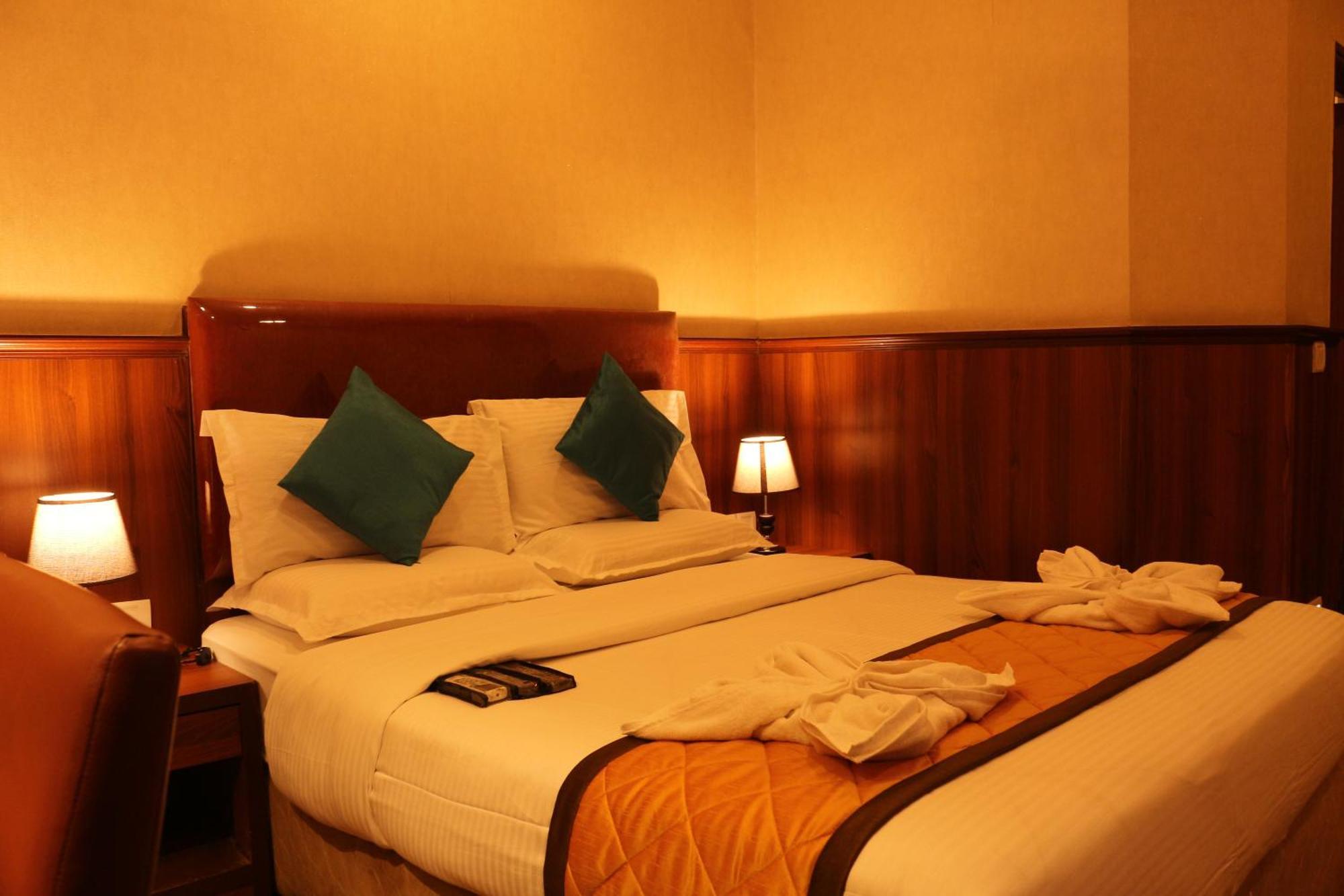 העיר בנגלור Hotel Noor Empire International Kormangala מראה חיצוני תמונה