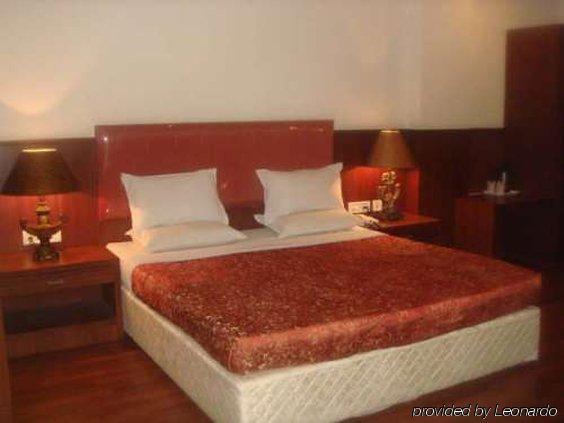 העיר בנגלור Hotel Noor Empire International Kormangala חדר תמונה
