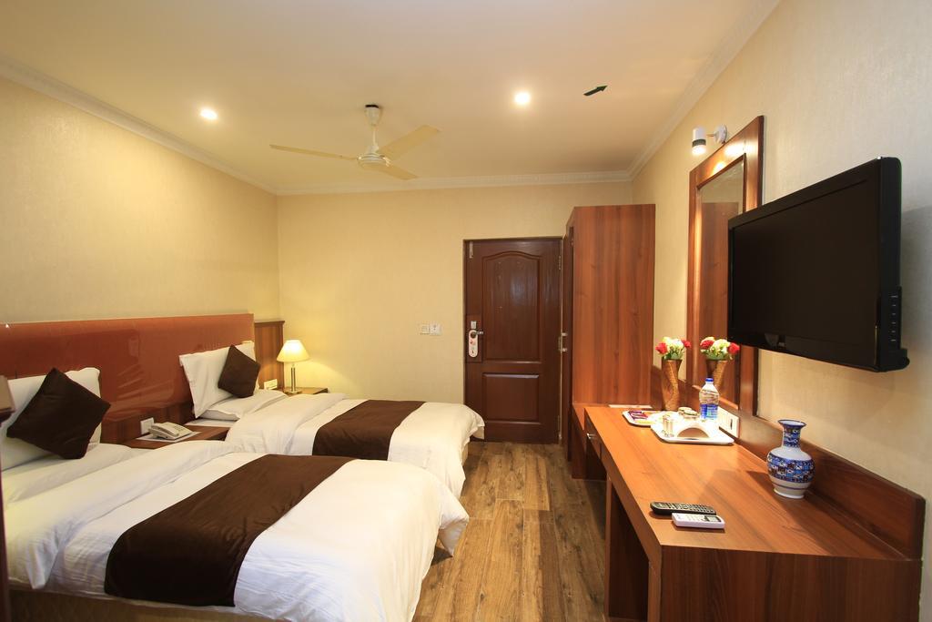 העיר בנגלור Hotel Noor Empire International Kormangala מראה חיצוני תמונה