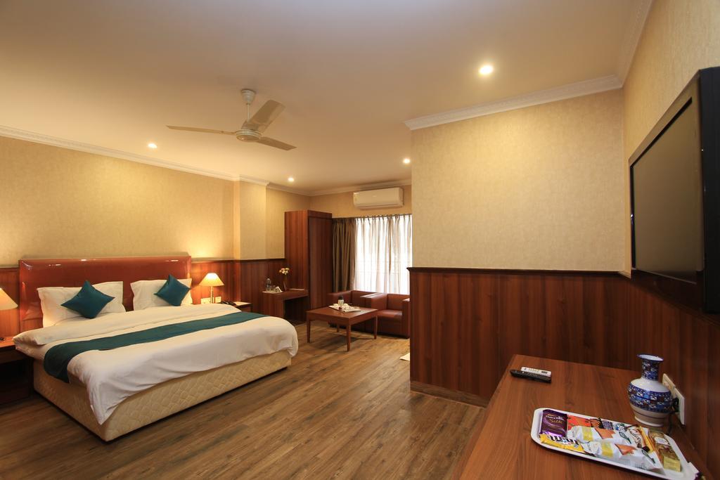 העיר בנגלור Hotel Noor Empire International Kormangala מראה חיצוני תמונה