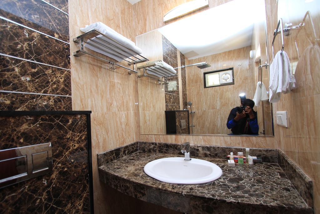 העיר בנגלור Hotel Noor Empire International Kormangala מראה חיצוני תמונה