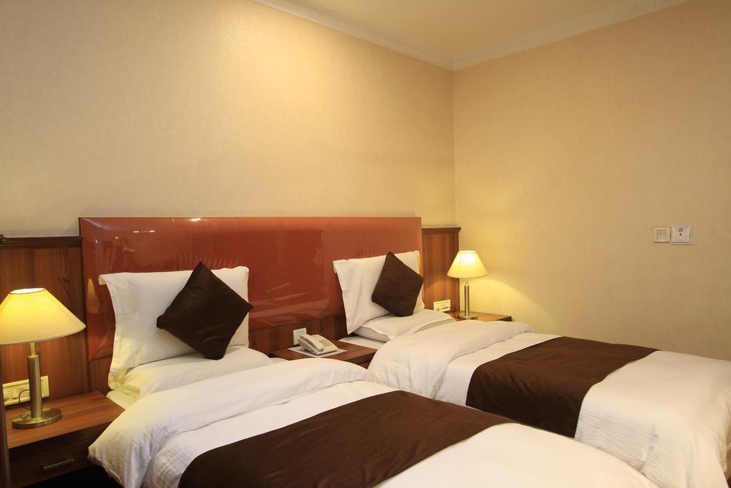 העיר בנגלור Hotel Noor Empire International Kormangala מראה חיצוני תמונה