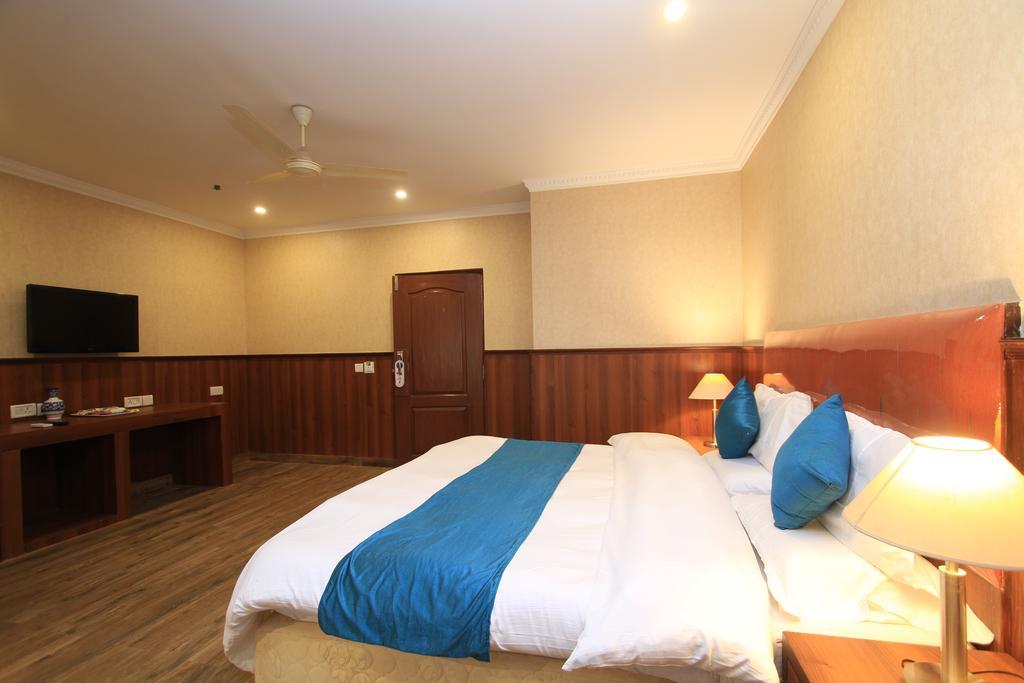 העיר בנגלור Hotel Noor Empire International Kormangala מראה חיצוני תמונה